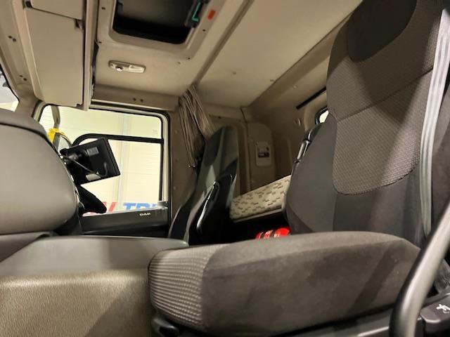 DAF 460 6x2 Sleeper Cab Tractor Unit