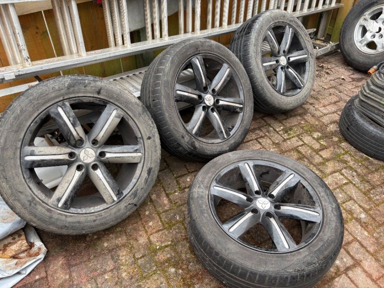 Mitsubishi Shogun Barbarian 265/50 R20  Wheels & tyres 