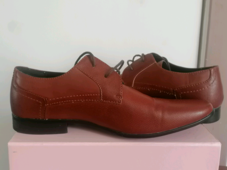 Brand new. New LOOK MEN. Size-9.