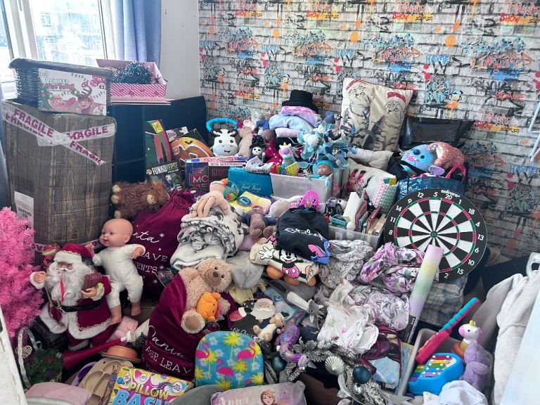 Huge Mixed Lot of Household Items, Toys & Decorations