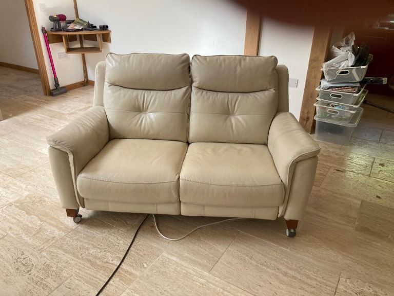 Cream Leather 2-Seater Recliner Sofa – Good Condition