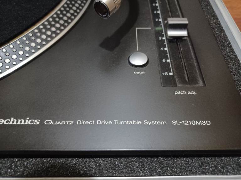 Technics 1210 MK2 M3D Turntables