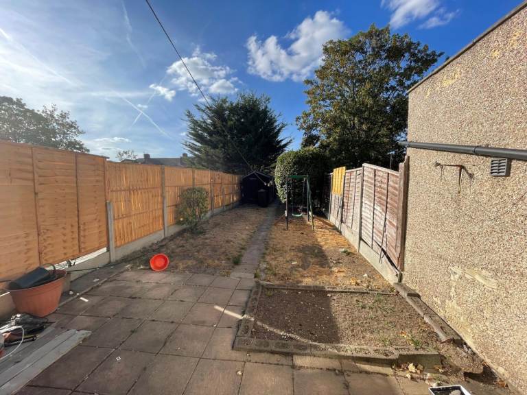 TO LET - 2 Bedroom House with Garden – Connor Road, Dagenham RM9