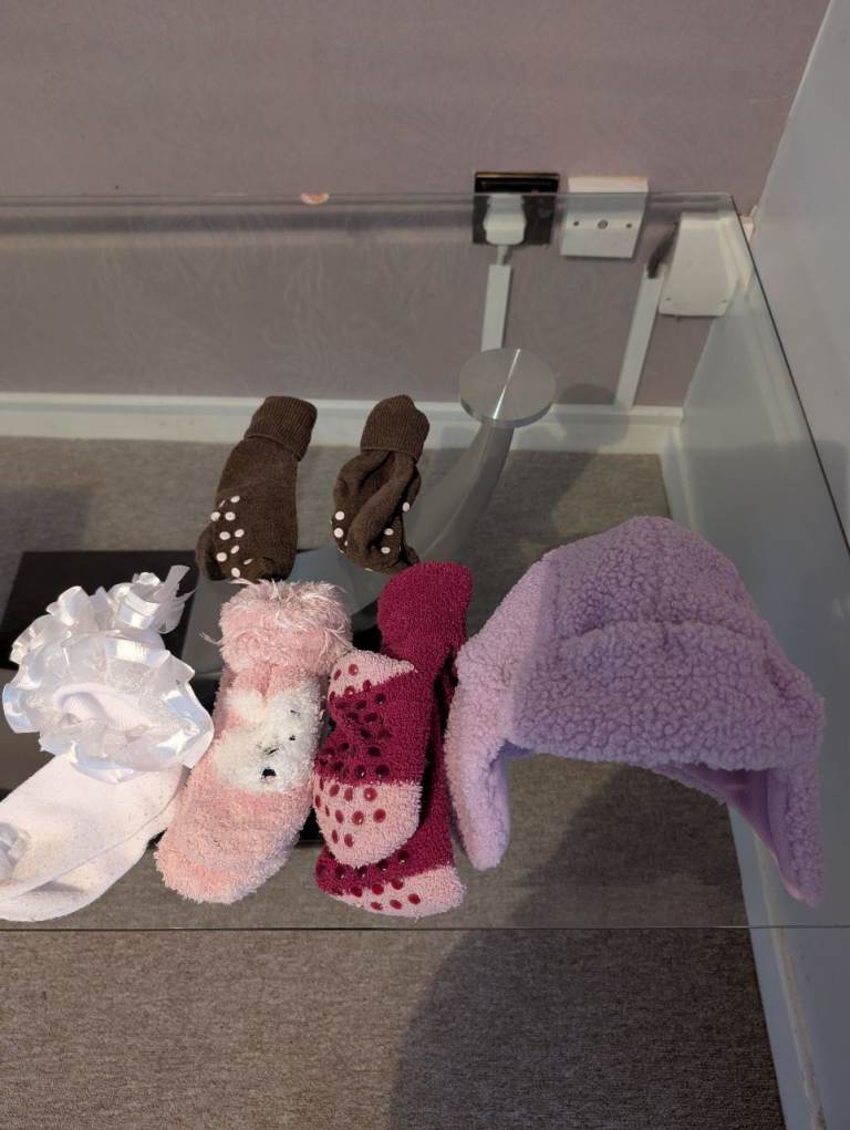 Stylish Baby Girl 2 To 3 Yrs Winter Collection of Tu Hat 5 Pairs of Socks with Floor Grips 