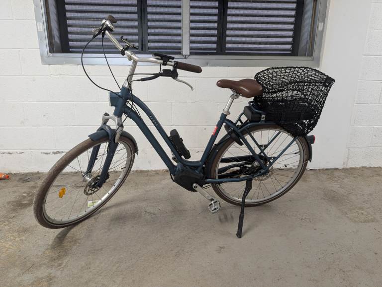 Electric Dutch-Style City Bike Elops 920 E with Sold Secure Gold Lock!