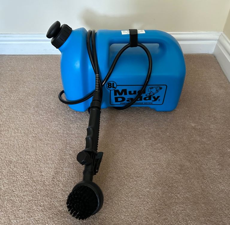 Mud Daddy 8L Manual Pump Portable Shower 