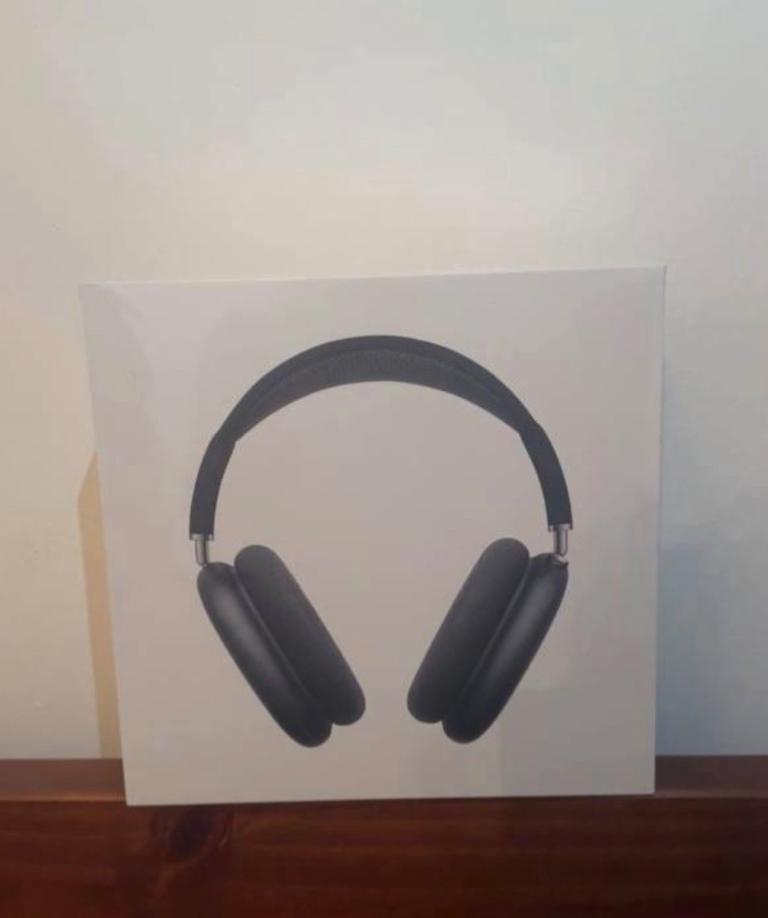Apple AirPods Max with Smart Case – Space Grey, Brand New