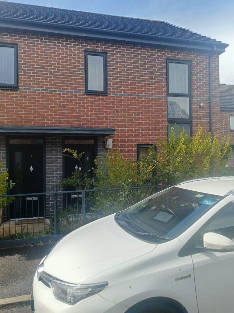 Room to rent in M11 4X