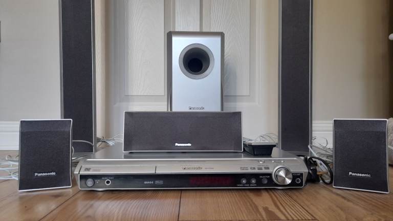 Panasonic DVD Player & 6 Speaker Theatre Surround Sound System