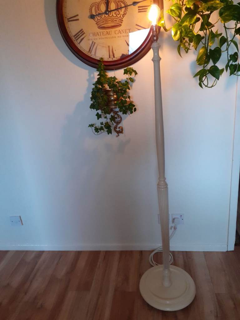 Stunning Vintage Wooden Antique Cream Standard Floor Lamp 5ft
