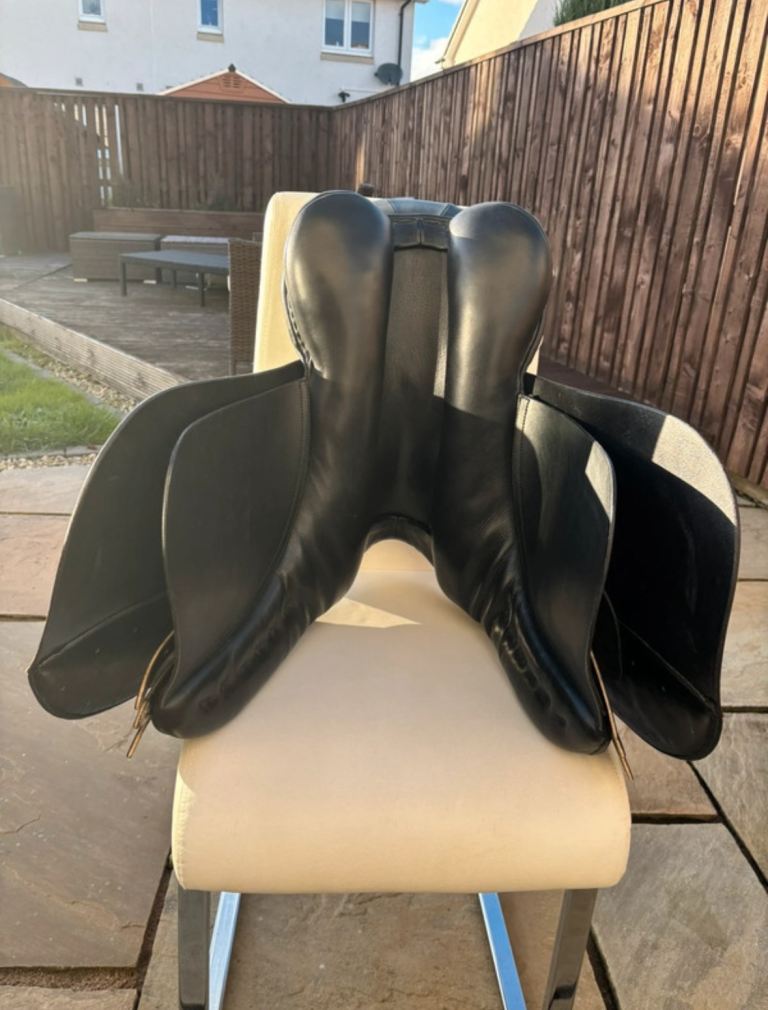 GFS Fieldhouse V.S.D Black 18” Saddle 