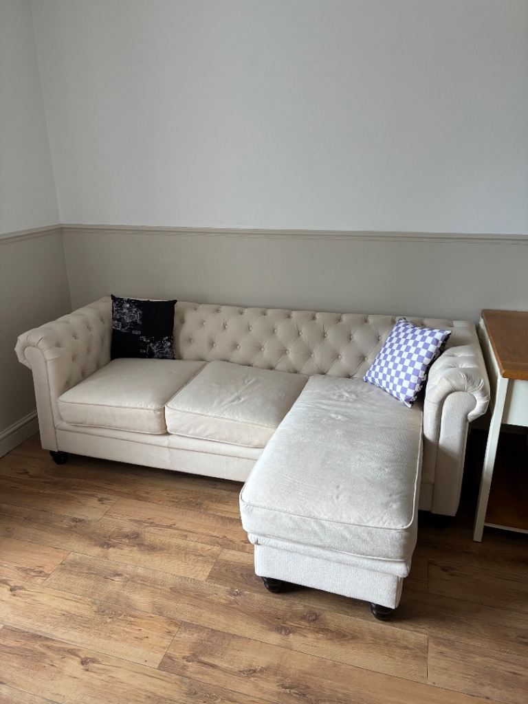 Hampton Chesterfield L shape sofa 