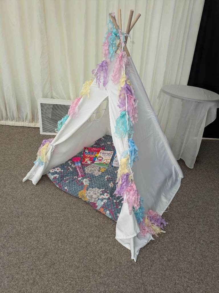 Children's teepee play tent Wendy house
