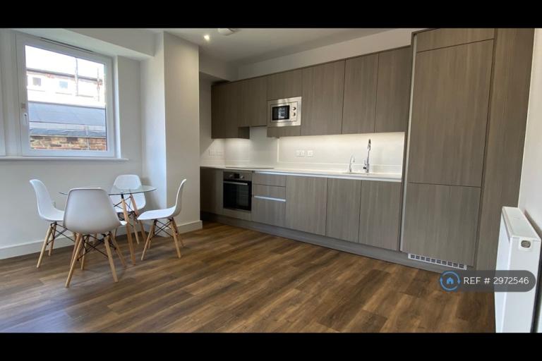 1 bedroom flat in Lovell House, Uxbridge, UB8 (1 bed) (#2972546)