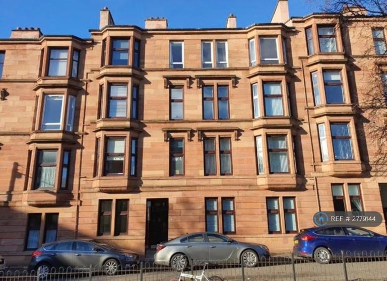 3 bedroom flat in Leyden Gardens, Glasgow, G20 (3 bed) (#2779144)