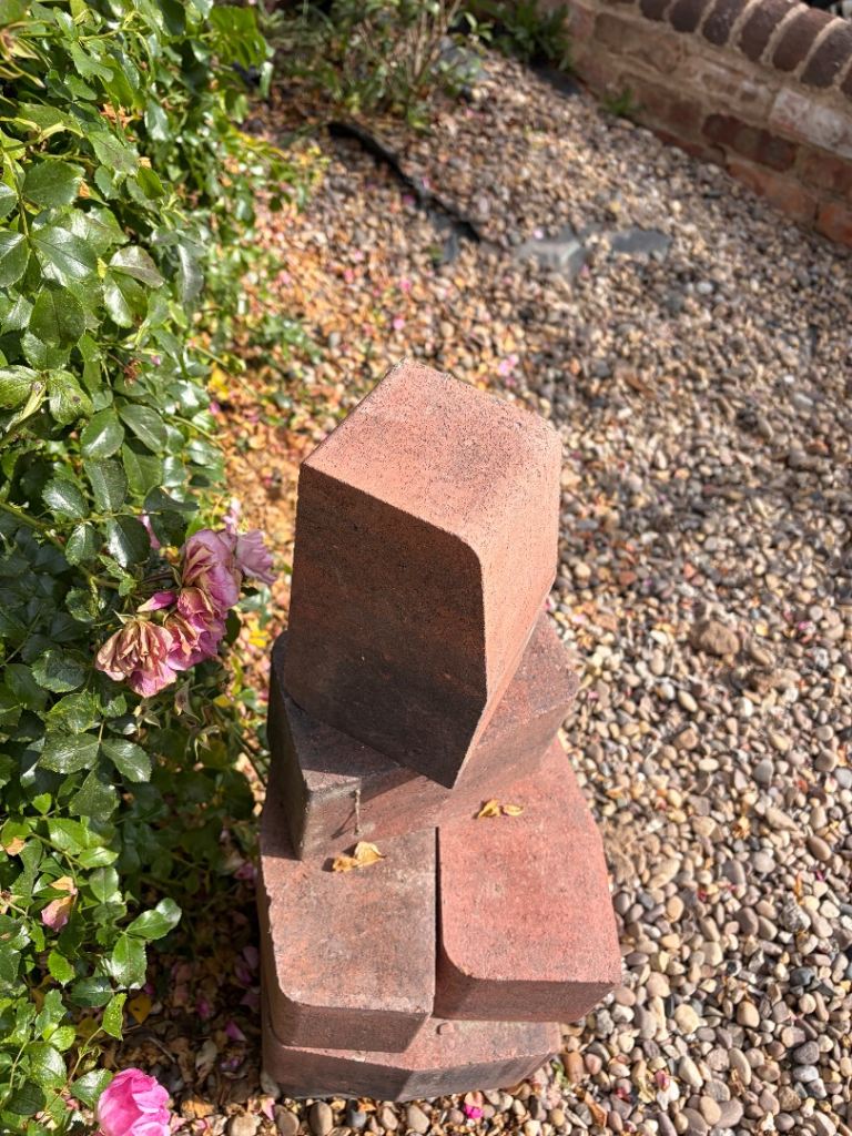 Red Brick bull nosed Edging Blocks for Garden or Driveway