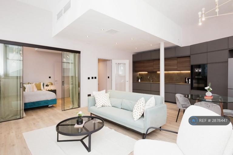 2 bedroom flat in Charlotte Street, Manchester, M1 (2 bed) (#2878447)