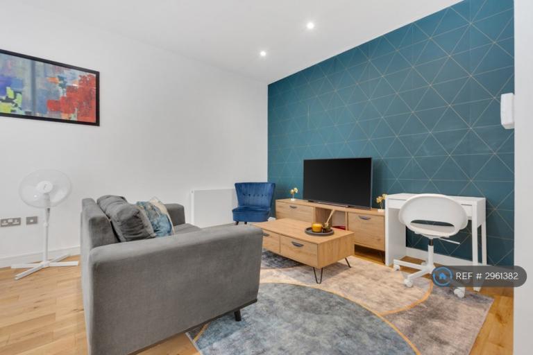 1 bedroom flat in Tryon Apartments, Hounslow, TW3 (1 bed) (#2961382)