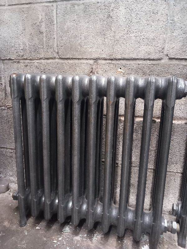 Cast iron radiator 