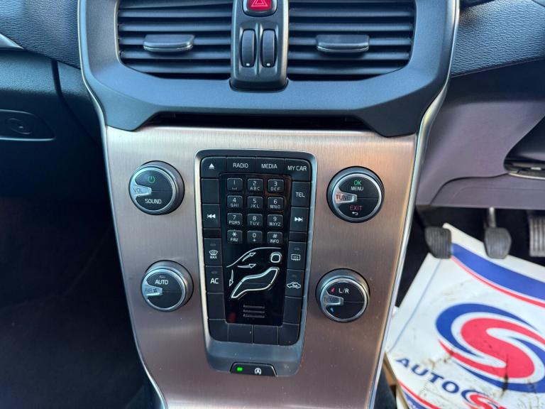 2013 Volvo V40 D2 Cross Country Lux 5dr HATCHBACK Diesel Manual