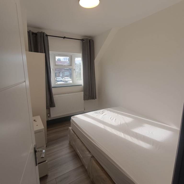 Single room to rent SE9 bills included 