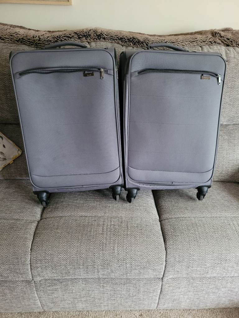 Rock x 2 medium, grey 4 wheel spinner suitcases