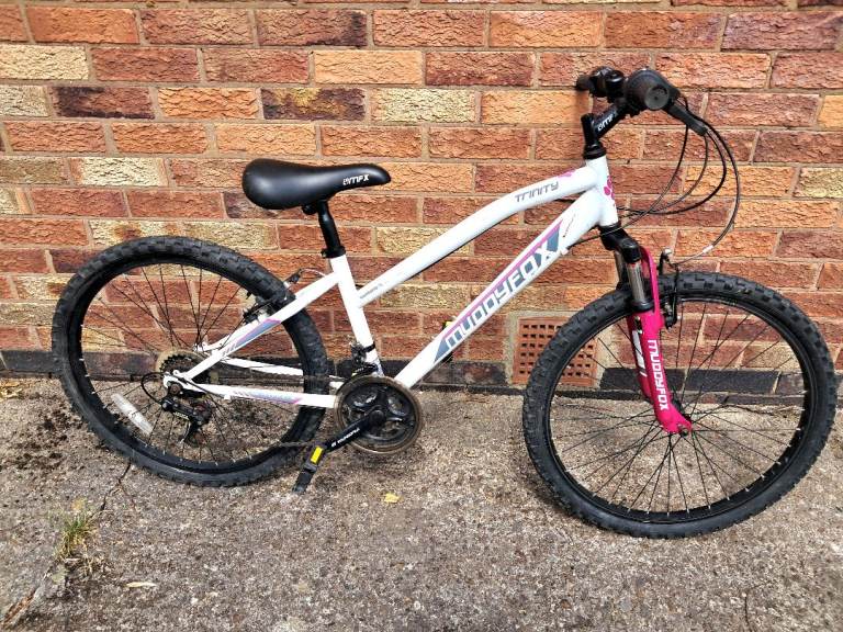 Girls Muddyfox Trinity mountain bike 24inch wheels 
