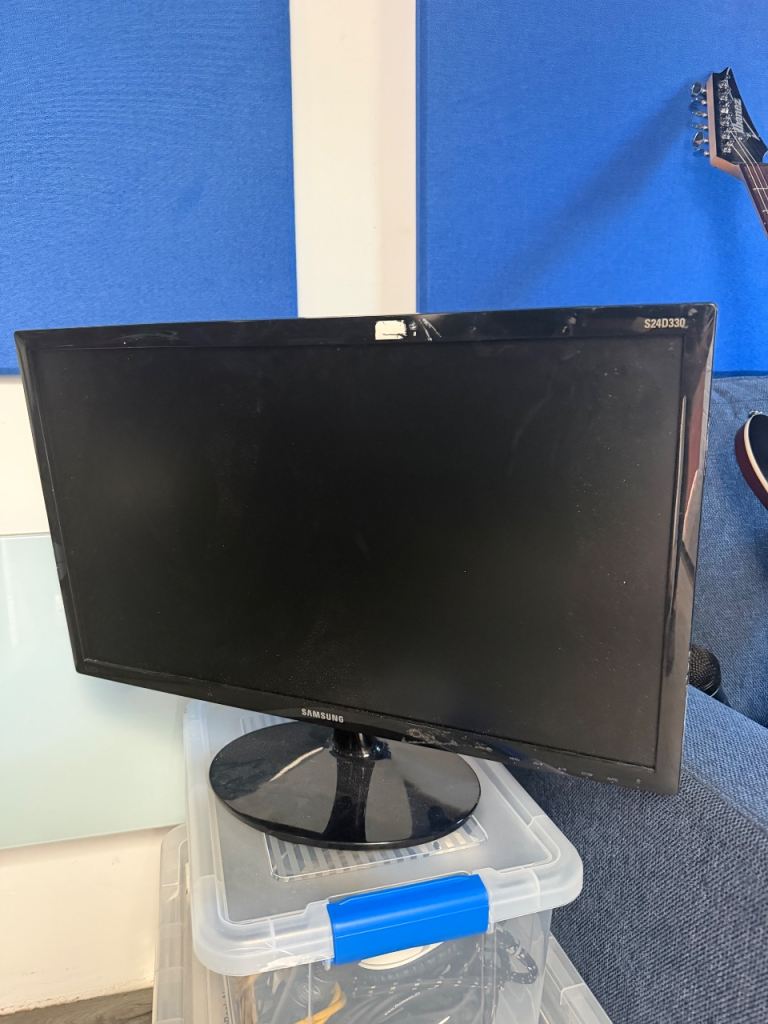 Samsung S24D330 Computer Monitor – Good Condition