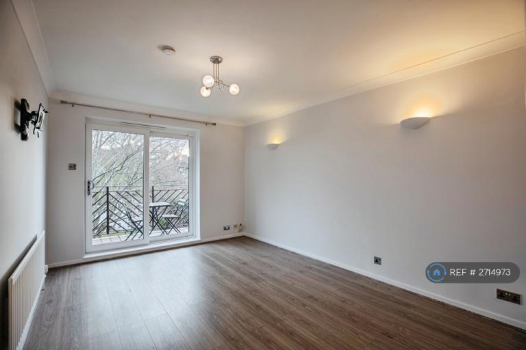 1 bedroom flat in Westland Lodge, Bromley, BR1 (1 bed) (#2714973)