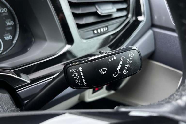 2021 Volkswagen Polo 1.0 EVO 80 Beats 5dr - APPLE CAR PLAY, FULLY SERVICED, LOW INSURANCE Manual ...