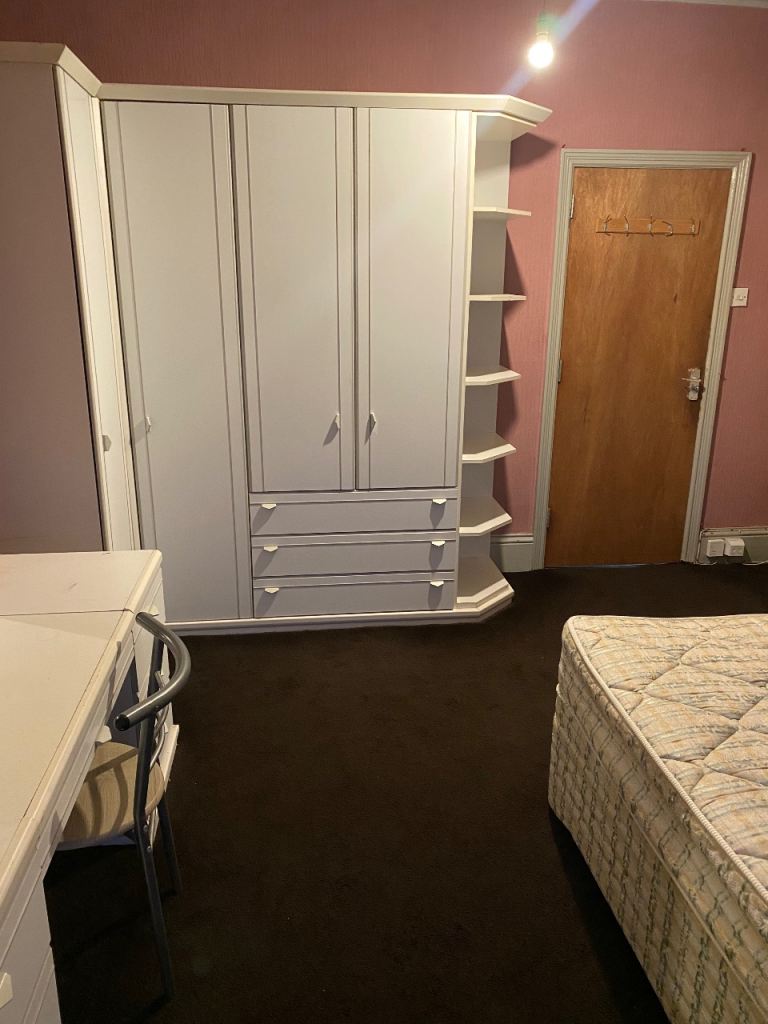 DOUBLE ROOM INC ALL BILLS, SHIPLEY BD18