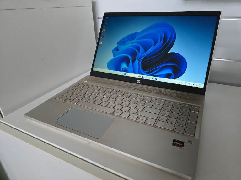 HP Pavilion 15-cs099 15inch laptop Ryzen 3, 8GB Ram, Win 11