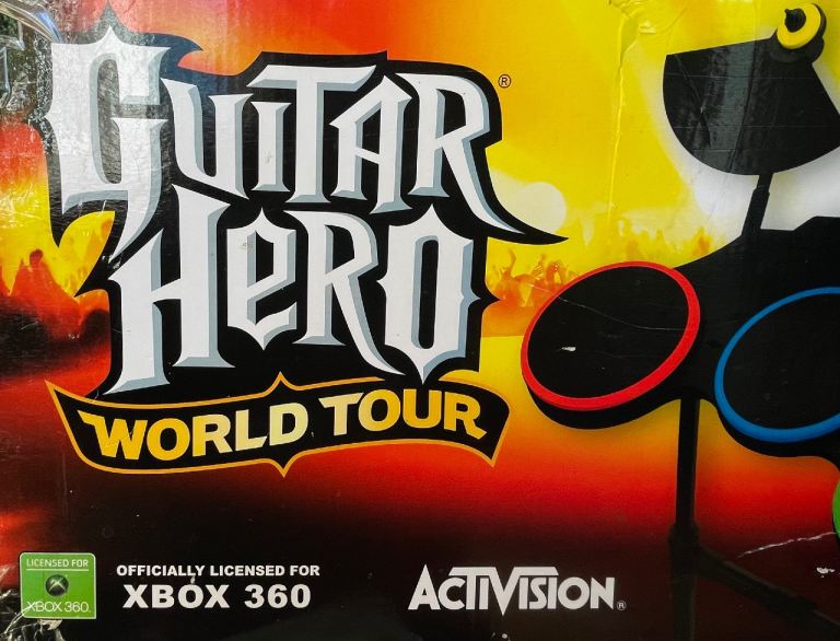 XBOX 360 GUITAR HERO WORLD TOUR DRUM KIT + GAME + FREE GUITAR