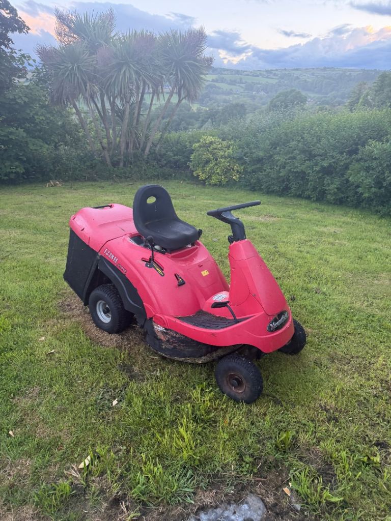Ride on lawnmower 