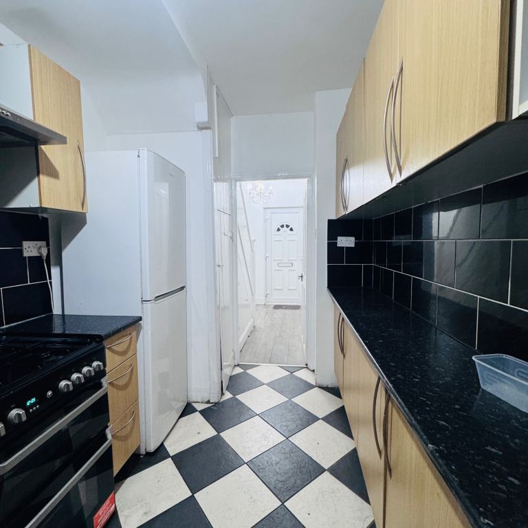 🏡 3–4 Bedroom House Available in Feltham – Family Only