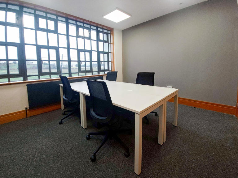 Renfrew - PA49LH \ Private Office with 4 Desks