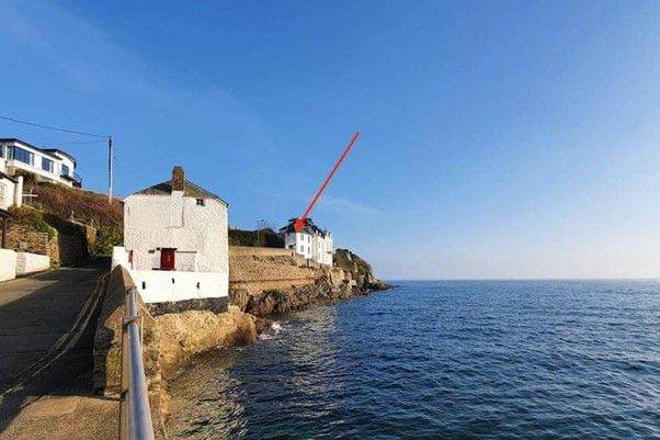 DOLPHIN COTTAGE: Self-catering, by the sea and beach, Portmellon, Mevagissey, Cornwall PL26 6PJ  