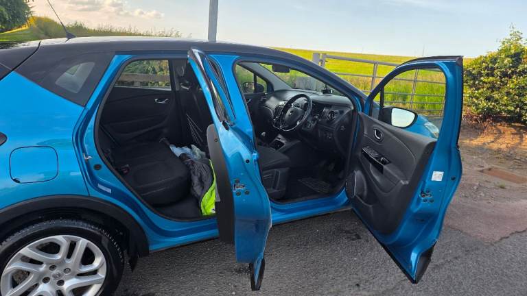 Renault, CAPTUR, Hatchback, 2015, Manual, 898 (cc), 5 doors