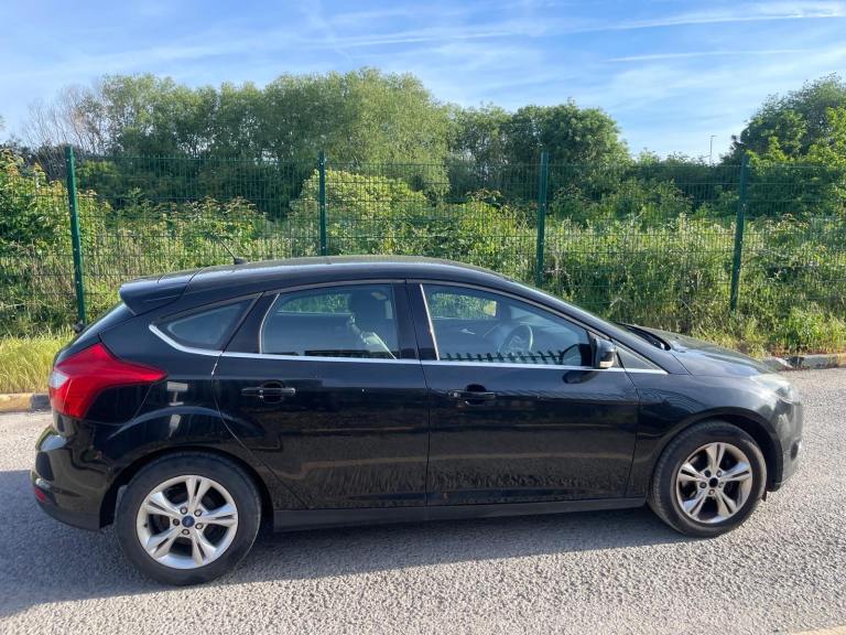 FORD FOCUS 1.6 ZETEC 12 REG 5 DOOR TIMING BELT REPLACED MOT AUGUST 23RD LOW INSURANCE 40+MPG