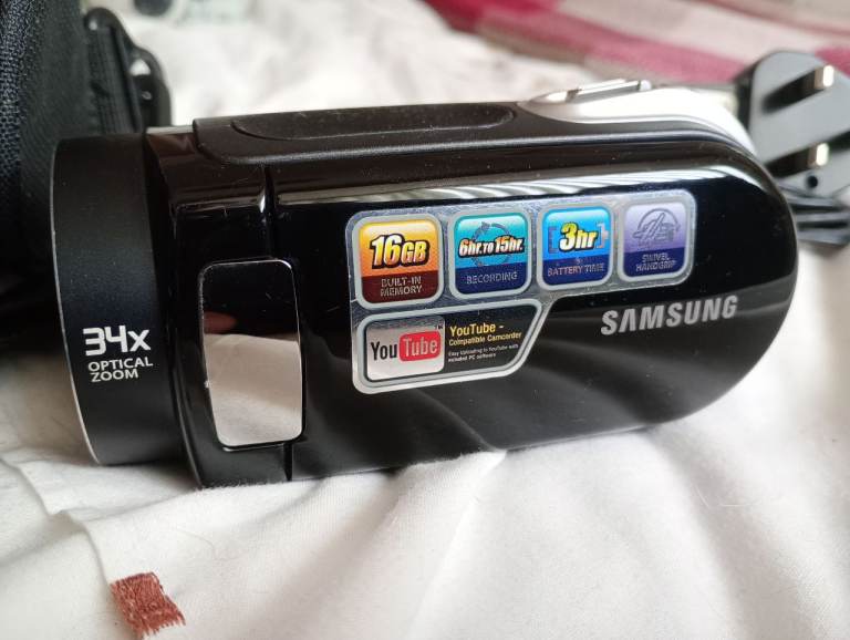 Samsung 34x Zoom 16GB Camcorder with Bag and Charger and 4GB card