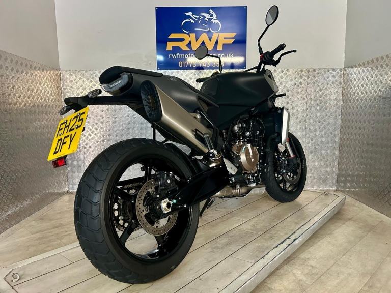 HUSQVARNA 801 SVARTPILEN 2025, ONLY 1 OWNER & 1,111 MILES!! SAVE £'S ON NEW