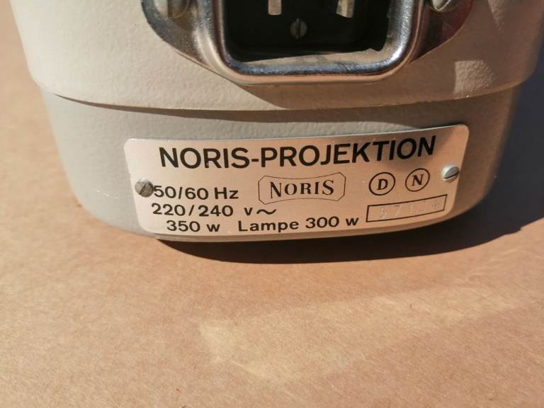 Noris-Projektion 50/60 Hz slide projector with table and screen