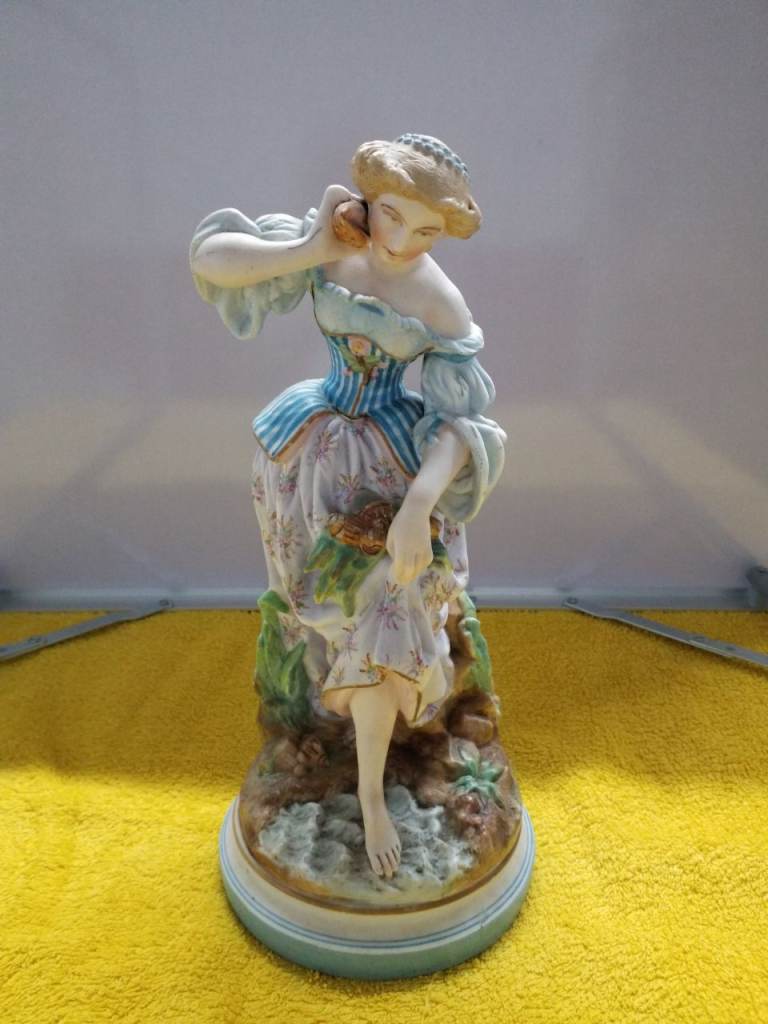 Lovely Porcelain Lady Figurine – Good Condition
