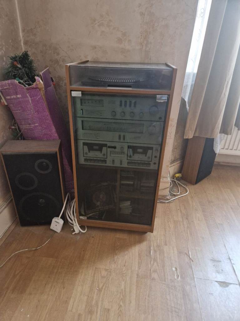Vintage Stereo System with Turntable and Speakers