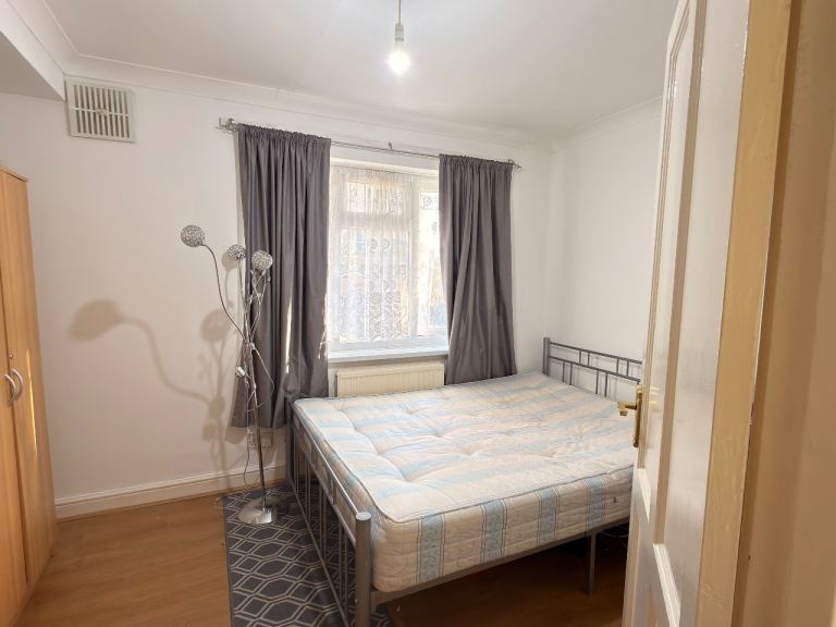 2 Large Double  Bedroom available to rent