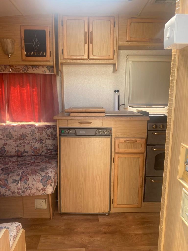 2000 Pageant Caravan To Rent