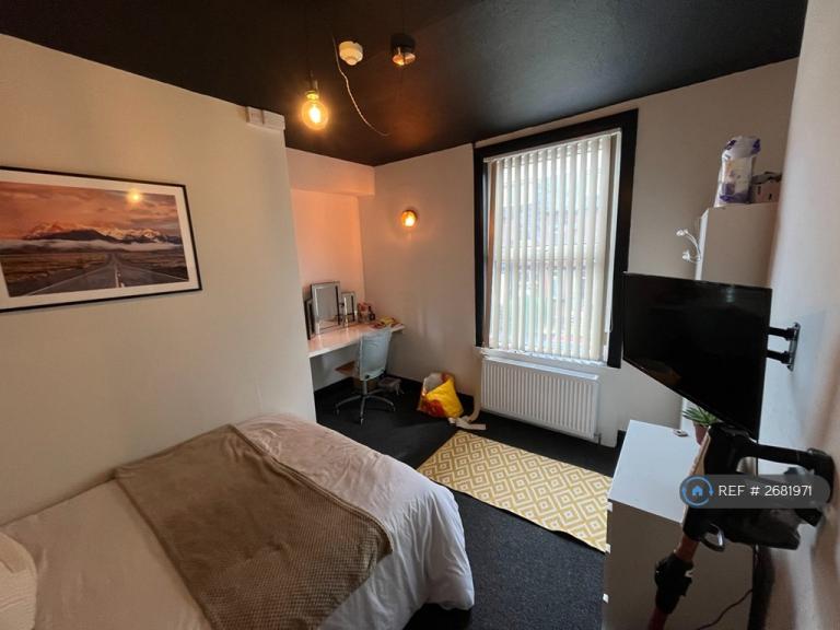 5 bedroom house in Grimthorpe Street, Leeds, LS6 (5 bed) (#2681971)