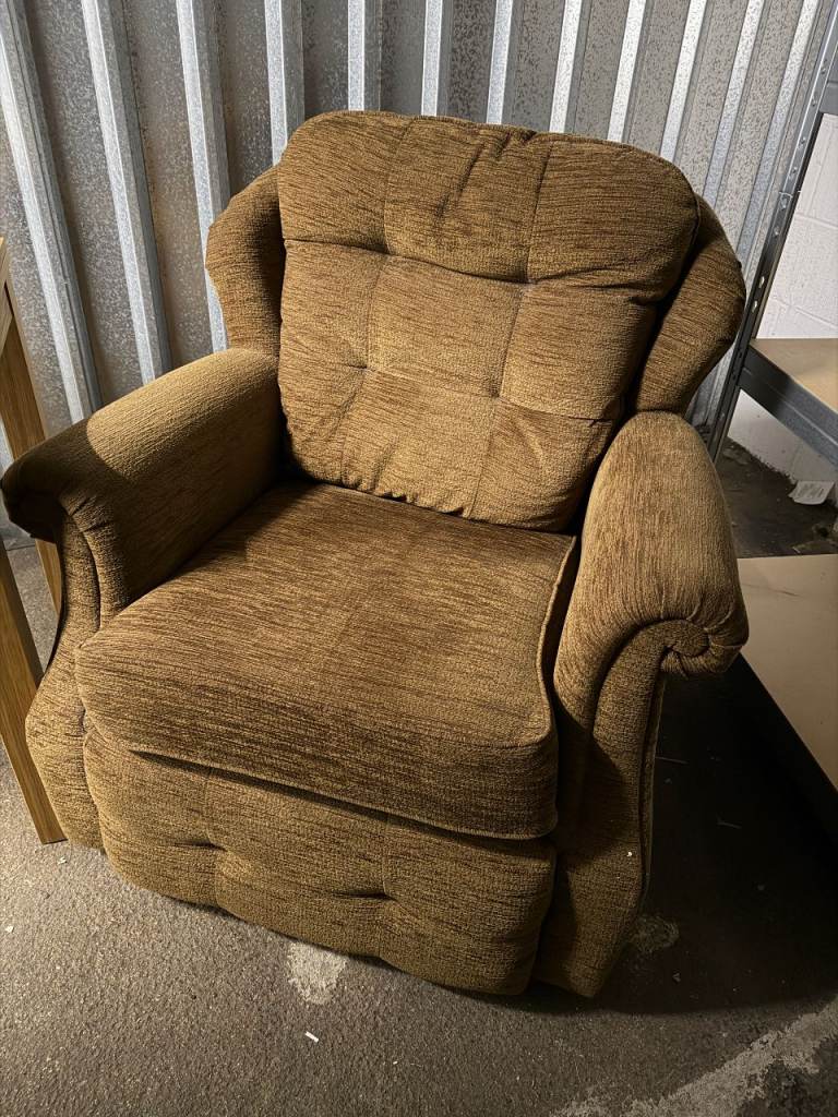 Comfy armchair, excellent condition, completely FREE