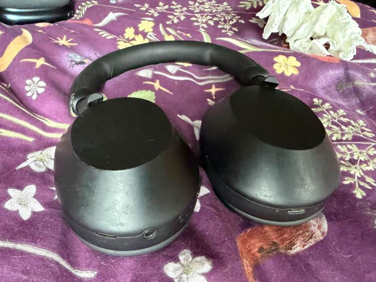 Sony WH1000XM5 headphones 