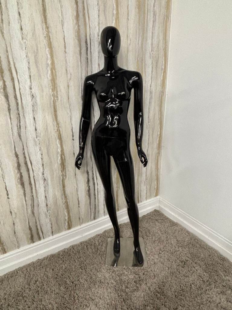 5 Various Positioned Black Gloss Mannequins 
